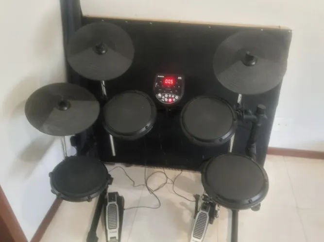Bateria eletrônica Alesis DM6