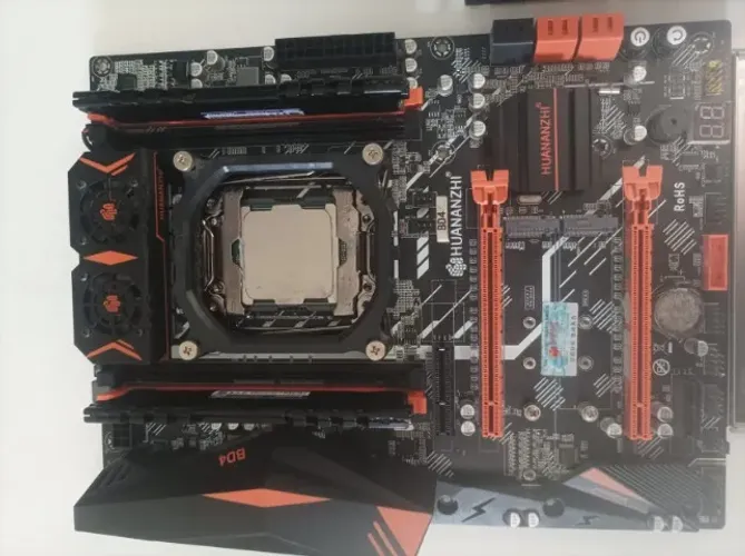 Xeon E5 2680 v4 / 32Gb de ram / Fonte 600W