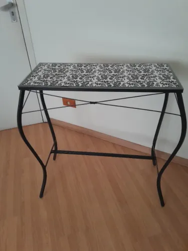 APARADOR FERRO E VIDRO.RETIRADA ZONA FREGUESIA DO O