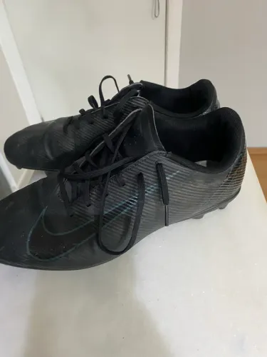 Chuteira Nike pouco usada 