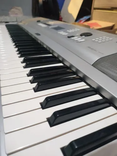 Teclado Yamaha DGX - 230