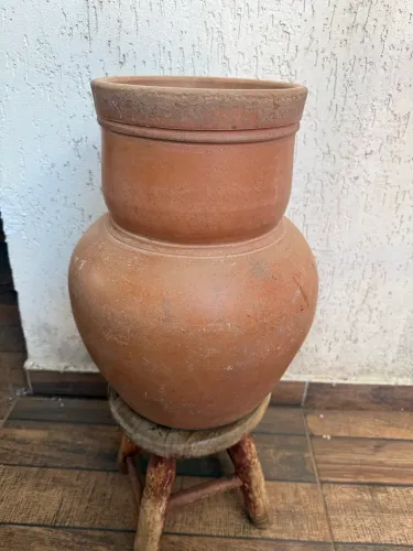 Pote de barro rústico