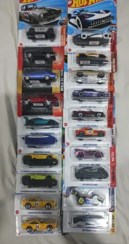 Hot wheels e cks 30 reais cada