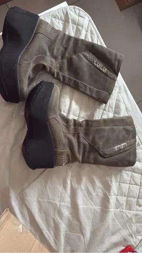VENDO BOTA LUI LUI