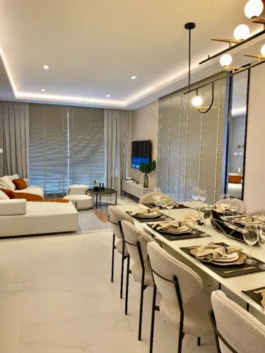 4 suites, 3 vagas de garagem - Mobiliado e decorado - Meia Praia