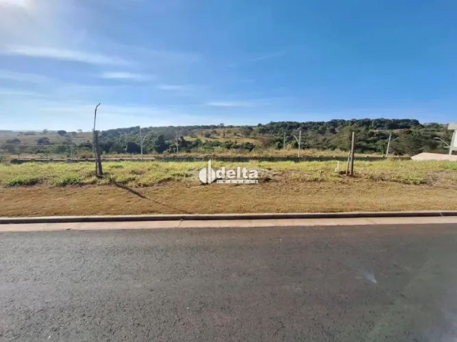 Terreno disponível para venda no bairro Granja Marileusa em Uberlândia-MG