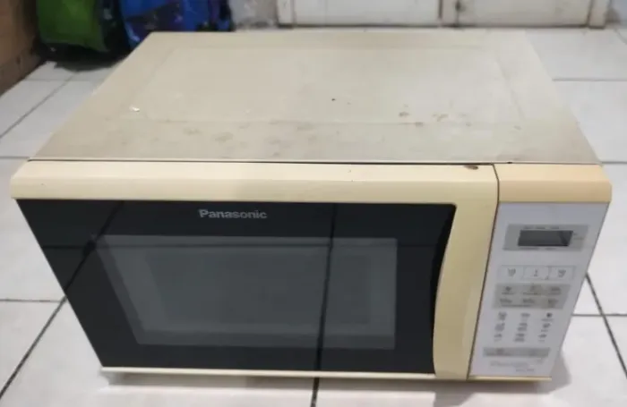 O microondas Panasonic Piccolo Style 23 litros