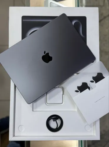 Macbook pro 14 polegadas chip m3 pro 18gb / 512gb LOJA FÍSICA bateria 99% ( 18 / 512 )