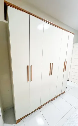 Guarda Roupas Casal HENN Cover
