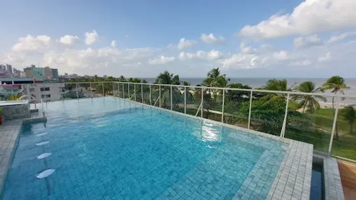 Apartamento Beira-Mar com 2 Quartos, Todo Mobiliado e Vista Mar