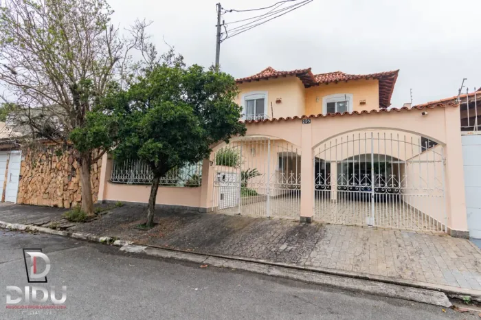 Sobrado para venda em Jardim Santa Helena com 5 quartos, sendo 5 suítes, 285m²