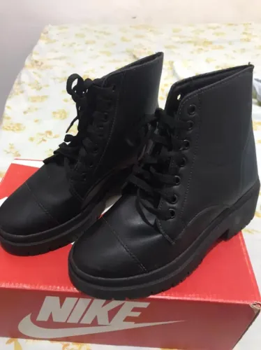 Vende se uma bota