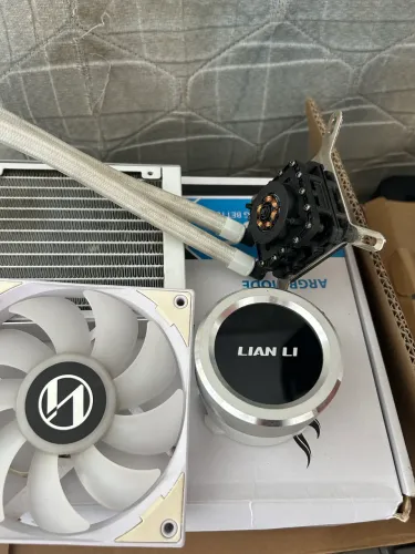 Water Cooler Lian Li Galahad 240 RGB Branco + 2 Fans - R$399