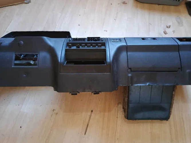 Tabelier satélite VW Gol Voyage Parati Saveiro 88 a 96