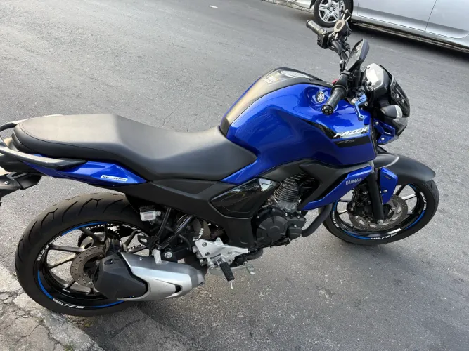 Vendo FZ 15 muito nova 