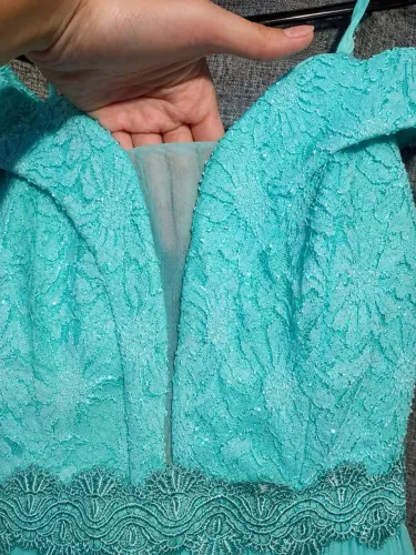 Vestido de festa na cor azul tiffany