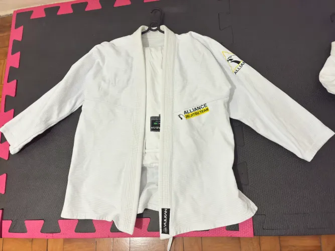 2 Kimonos Jiu-Jitsu Vulkan A2 Alliance - R$ 380 cada / R$ 650 os dois