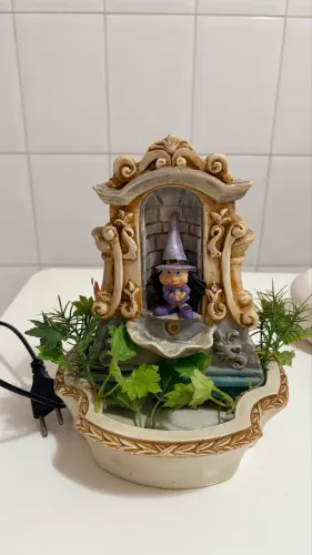 Fonte de Água Decorativa - Resina com Bomba Elétrica