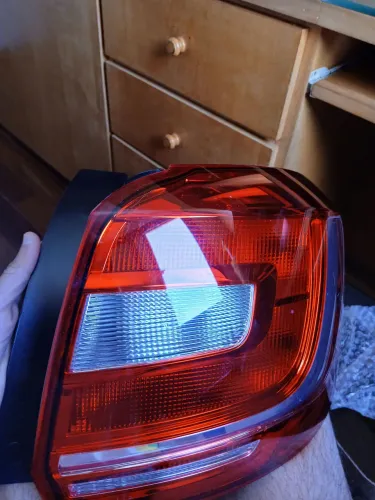 PAR DE LANTERNAS ORIGINAIS SANDERO 2015 A 2020
