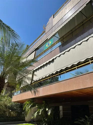 0 - Cobertura 5 quartos, sendo 5 suítes