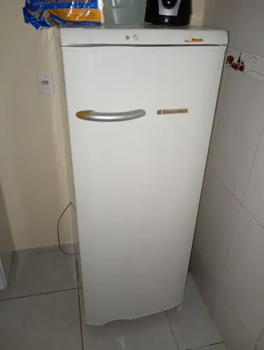 Geladeira usada em perfeito funcionamento, gelando muito!