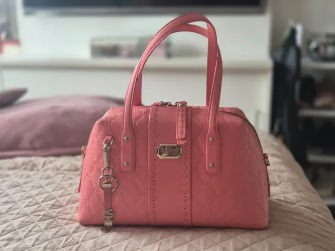 Bolsa Victor Hugo original com chaveiro 