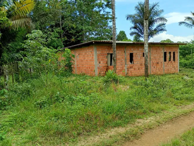 Sítio com uma casa na estrada de iranduba rua ariaú, ramal dos casados.