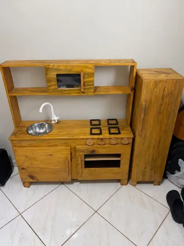Cozinha infantil de madeira