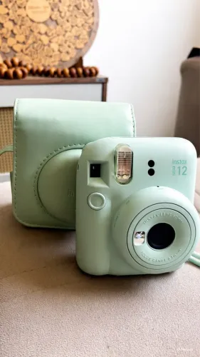 Vendo instax mini 12 com bolsinha