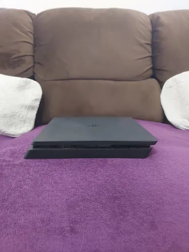 ? PS4 Slim 500 GB + 1 Controle + 4 Jogos - Excelente Estado