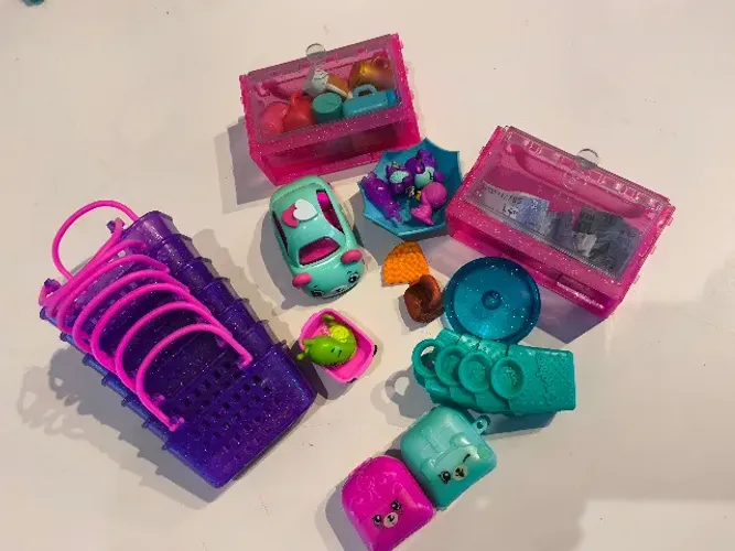 SHOPKINS - LOTE DE BRINQUEDOS  (USADO)