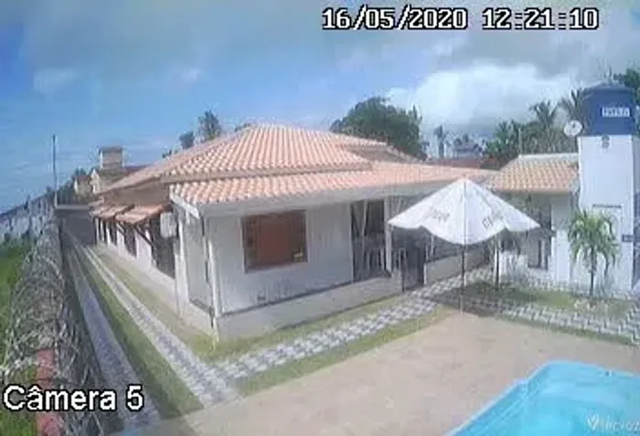 Casa para venda tem 300 metros quadrados com 3 quartos em Centro - Alcobaça - BA