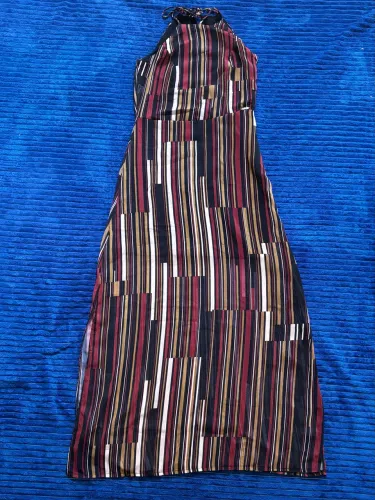 Vestido fenda. Tamanho M