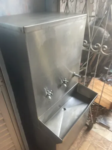 Bebedouro aço inox 2 torneira 100 litros 127 volts todo bom sem defeito nenhum