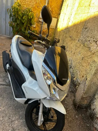 Honda PCX 150 2015 Branca - Mulher medrosa e não usa a moto - Apenas 25.000 km rodados