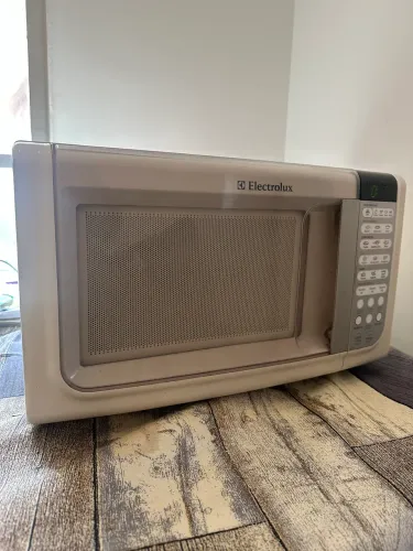 Microondas Eletrolux 23L