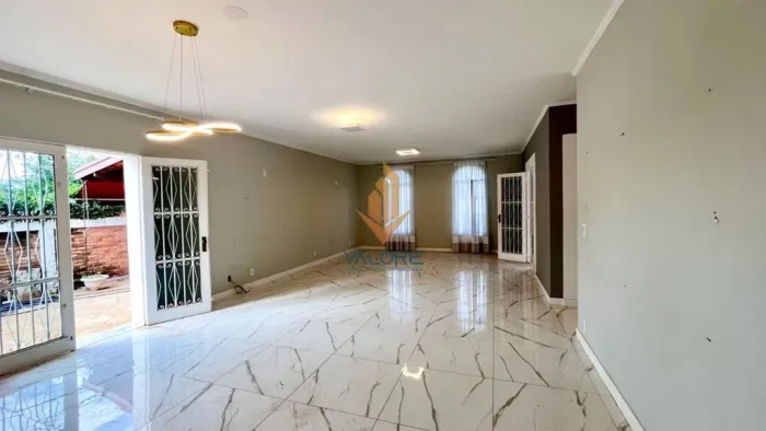Casa à venda na Cidade Universitária, com 3 quartos (1 suíte) e edícula completa