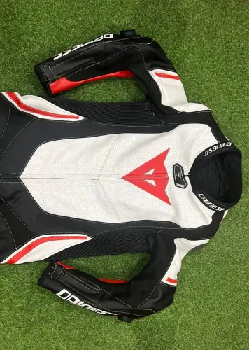 Macacão tam 54 Moto Dainese zero sem detalhes.