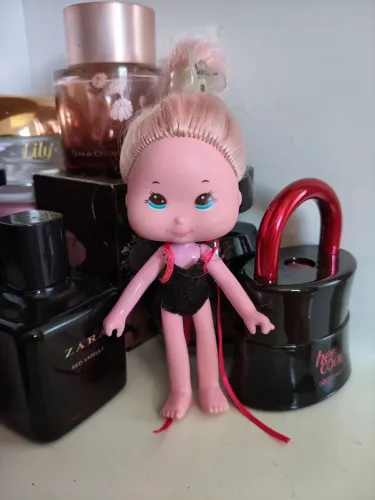 Boneca Moranguinho coleção brigadeiro "bicho de pé"