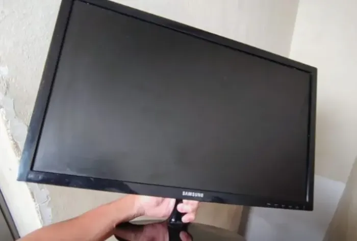 Monitor Gamer Samsung 24" FHD, 1ms, HDMI, VGA, Preto, Série SD332 - USADO