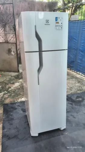 Geladeira Electrolux DC35A 260L