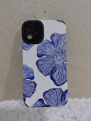 Capa Personalizada Floral para iPhone 11 - Nunca Usada