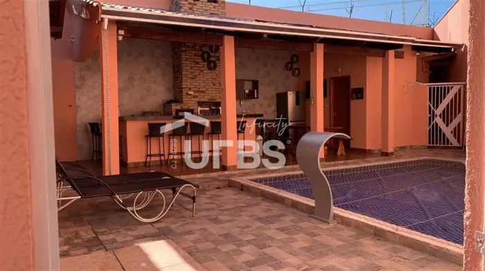 Casa Térrea - 5 Quartos, 2 Suites - Parque Acalanto - Rua com portaria e sem saída.
