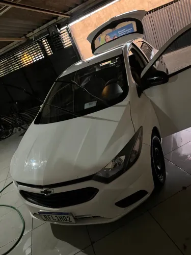 Carro bem conservado de particular 