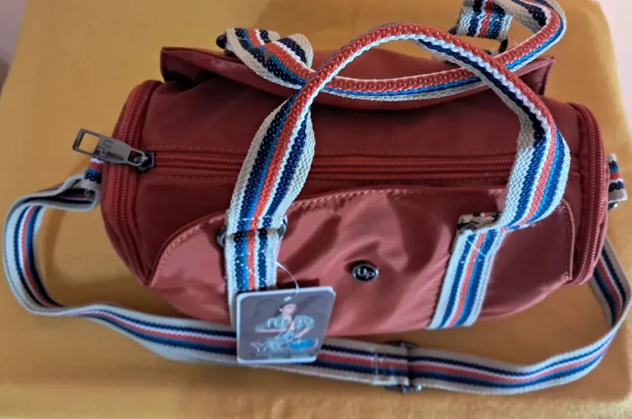 Bolsa Transversal em Nylon - Elegância e Praticidade