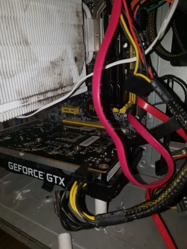 Gtx 1650 4gb e gt 1030