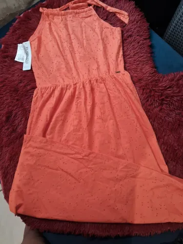NOVO. NA ETIQUETA. Vestido midi