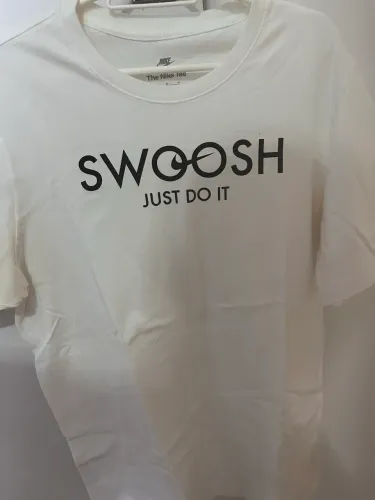camiseta nike swoosh branca M