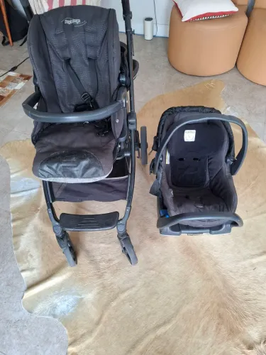 Carrinho de Bebê + Bebê Conforto