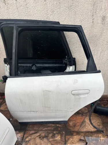 Porta traseira esquerda Audi A3 ano 2002 R$ 150